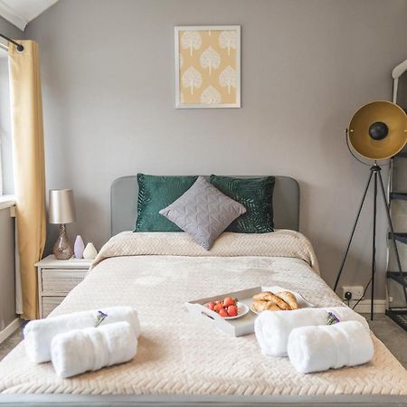 フォークストン Idyllic 3-Bed House. 5-Min From Channel Tunnelヴィラ エクステリア 写真
