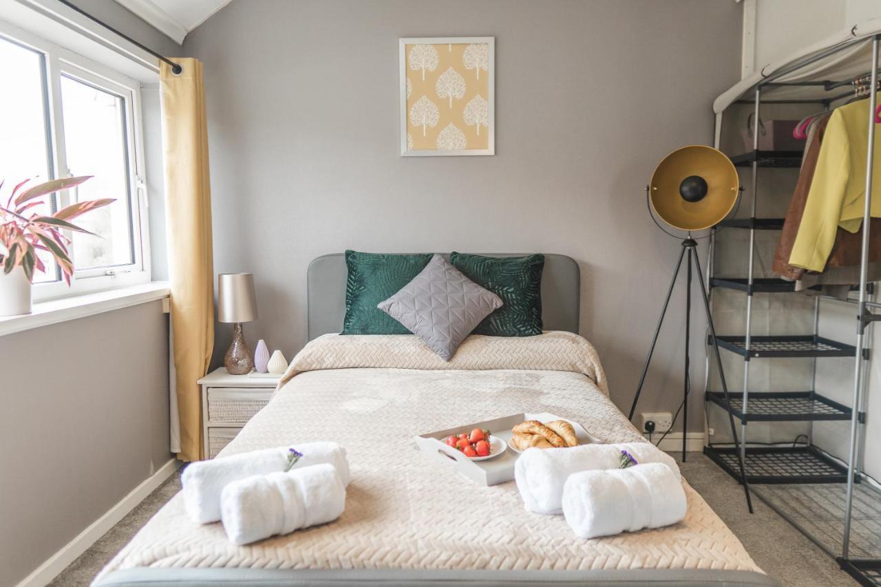 フォークストン Idyllic 3-Bed House. 5-Min From Channel Tunnelヴィラ エクステリア 写真