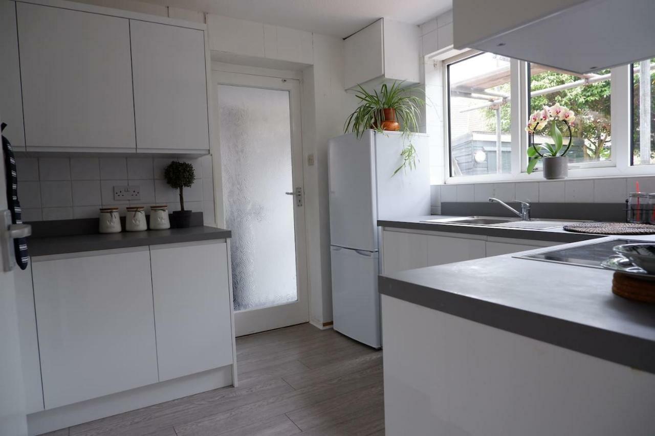 フォークストン Idyllic 3-Bed House. 5-Min From Channel Tunnelヴィラ エクステリア 写真